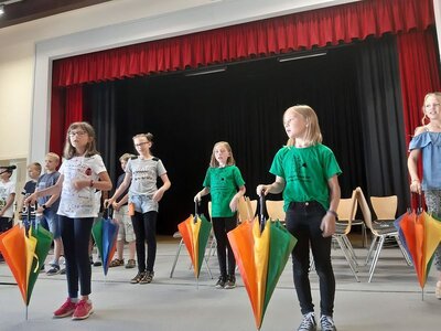 Foto des Albums: Der letzte Schultag mit der Verabschiedung der 4. Klassen