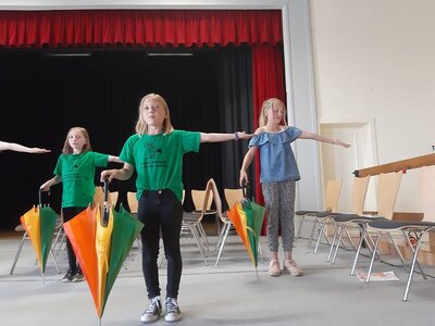 Foto des Albums: Der letzte Schultag mit der Verabschiedung der 4. Klassen
