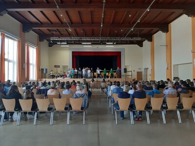 Foto des Albums: Der letzte Schultag mit der Verabschiedung der 4. Klassen