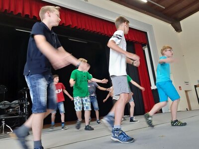 Foto des Albums: Der letzte Schultag mit der Verabschiedung der 4. Klassen