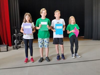 Foto des Albums: Der letzte Schultag mit der Verabschiedung der 4. Klassen