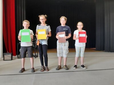 Foto des Albums: Der letzte Schultag mit der Verabschiedung der 4. Klassen