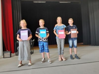 Foto des Albums: Der letzte Schultag mit der Verabschiedung der 4. Klassen