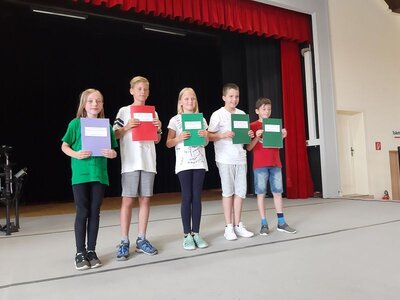 Foto des Albums: Der letzte Schultag mit der Verabschiedung der 4. Klassen