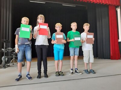 Foto des Albums: Der letzte Schultag mit der Verabschiedung der 4. Klassen