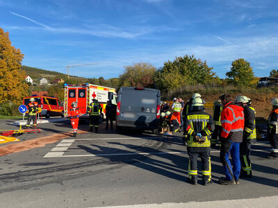 Foto des Albums: THL 3 - VU mehrere PKW, Person eingeklemmt