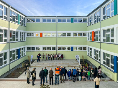 Foto des Albums: Innenhöfe von Jahnschule und Hort Regenbogenhaus sind neu