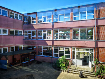 Foto des Albums: Innenhöfe von Jahnschule und Hort Regenbogenhaus sind neu