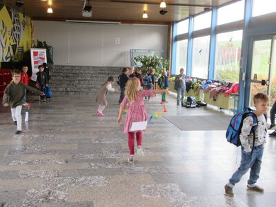 Foto des Albums: Begegnungen mit der Schule aus Eger: Wir basteln Drachen, lernen Farben und Zahlen (19. 10. 2022)