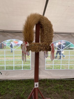 2. Platz im Erntekronenwettbewerb - Erntekrone aus Lindenau  (Bild vergr&ouml;&szlig;ern)