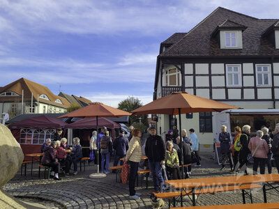 Foto des Albums: Kniepermarkt unter blauem Himmel
