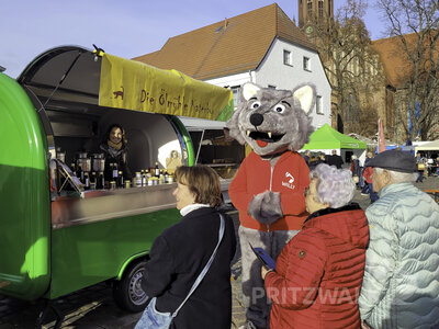 Foto des Albums: Kniepermarkt unter blauem Himmel