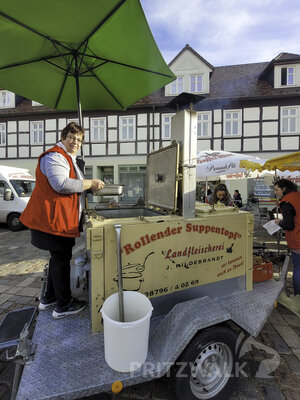 Foto des Albums: Kniepermarkt unter blauem Himmel