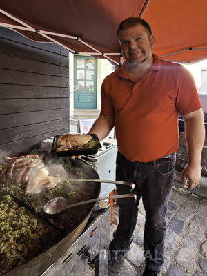 Foto des Albums: Kniepermarkt unter blauem Himmel