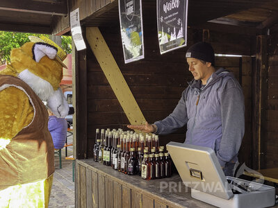 Foto des Albums: Kniepermarkt unter blauem Himmel