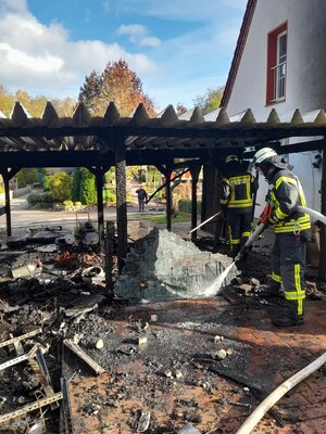 Foto des Albums: Carportbrand Zu den Gründen
