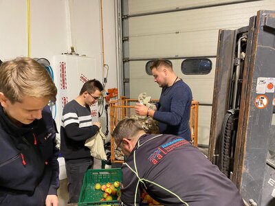 Foto des Albums: Matinstüten packen