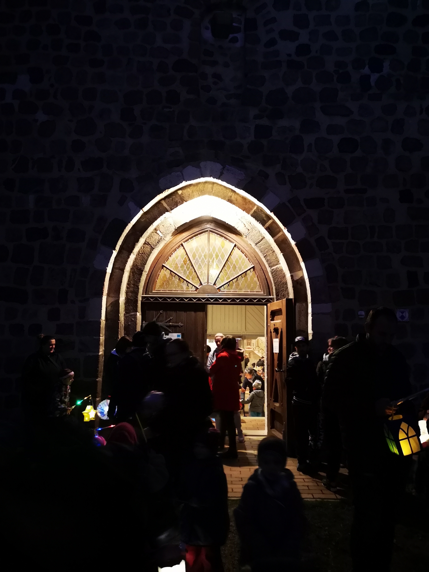 Bild: Auszug aus der Kirche