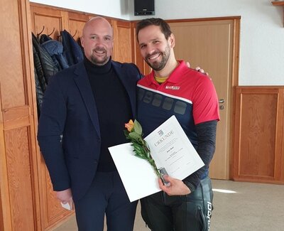 Arne Wulf (rechts) Ehrennadel des LSVB  in Silber  (Bild vergr&ouml;&szlig;ern)