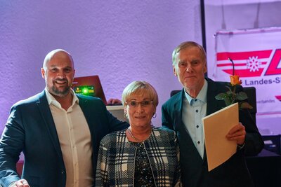 Dr. Gunter Fritsch (rechts) Ehrennadel des LSVB in Gold  (Bild vergr&ouml;&szlig;ern)