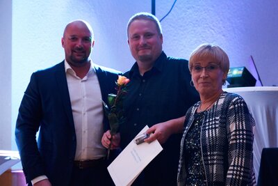Manuel Sch&ouml;n (Mitte) Ehrennadel  des LSVB Silber  (Bild vergr&ouml;&szlig;ern)