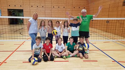 Foto des Albums: Klasse 3 und 4 hat einen Volleyball-Aktionstag mit dem Neukircher Verein