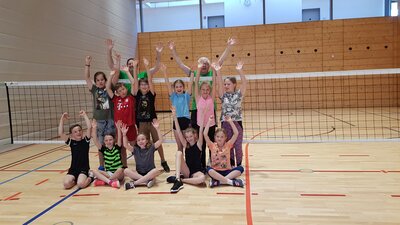 Foto des Albums: Klasse 3 und 4 hat einen Volleyball-Aktionstag mit dem Neukircher Verein