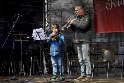 Foto des Albums: Musikschüler auf dem Ludwigsluster Adventsmarkt