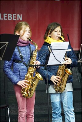 Foto des Albums: Musikschüler auf dem Ludwigsluster Adventsmarkt