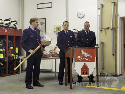 Die neue Ortswerf&uuml;hrung von Falkenhagen bedankt sich f&uuml;r das Vertrauen: Kevin Gr&uuml;bnau (M.), Stellvertreter Stephan Eichendorff (r.) und 2. Stellvertreter Ron Schr&ouml;der (l.). Foto: Beate Vogel  (Bild vergr&ouml;&szlig;ern)
