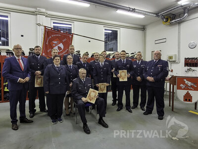 Bef&ouml;rderungen gab es bei der Veranstaltung im Ger&auml;tehaus f&uuml;r insgesamt 13 Kameradinnen und Kameraden. Foto: Beate Vogel  (Bild vergr&ouml;&szlig;ern)