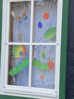 Vorschaubild: 10 12 2022 Die kleine Raupe Nimmersatt