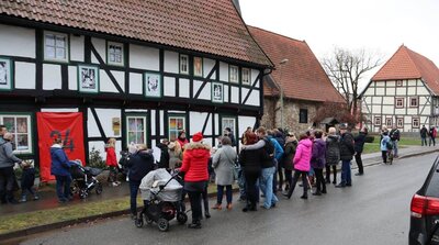 Vorschaubild: 24 12 2022 Der letzten Geschichte lauschen viele Besucher