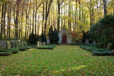Friedhof Familie Freiherr Knigge  (Bild vergr&ouml;&szlig;ern)