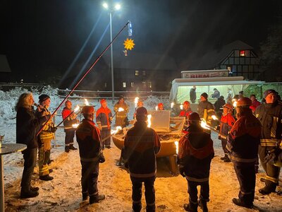 Vorschaubild: Andacht des Pfarrers Müller am Festplatz mit Eröffnung des 5.Weihnachtsmarkt Rieder