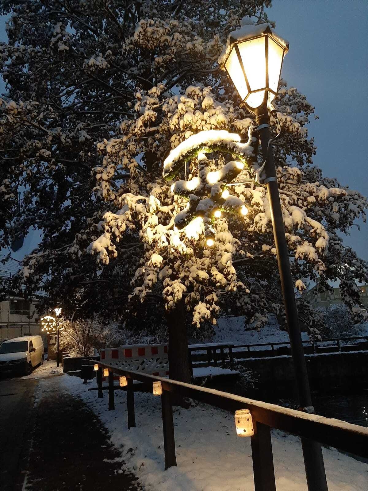 Bild : Impressionen im Zentrum von Rieder um den 5.Weihnachtsmarkt