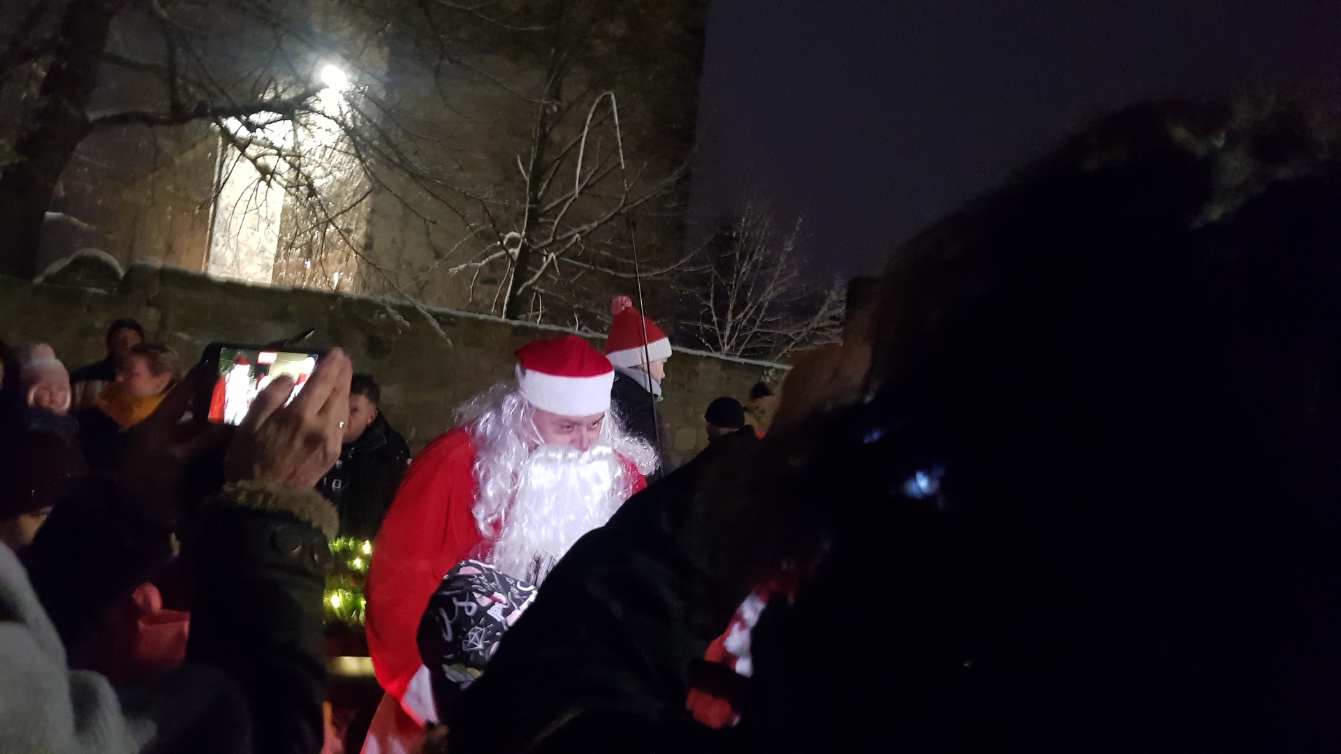 Bild : Der Weihnachtsmann mit Schlitten und Gehilfen (11)