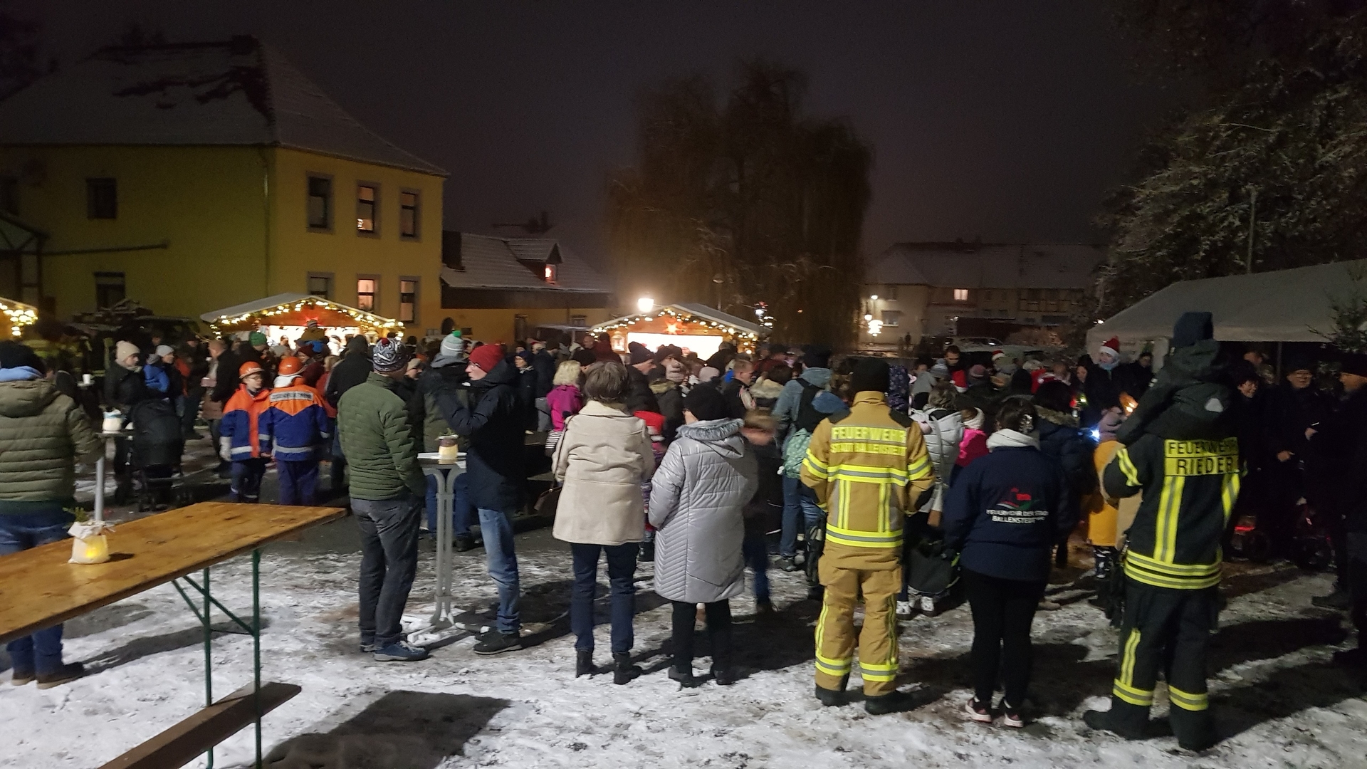 Bild : Der Weihnachtsmann mit Schlitten und Gehilfen (16)