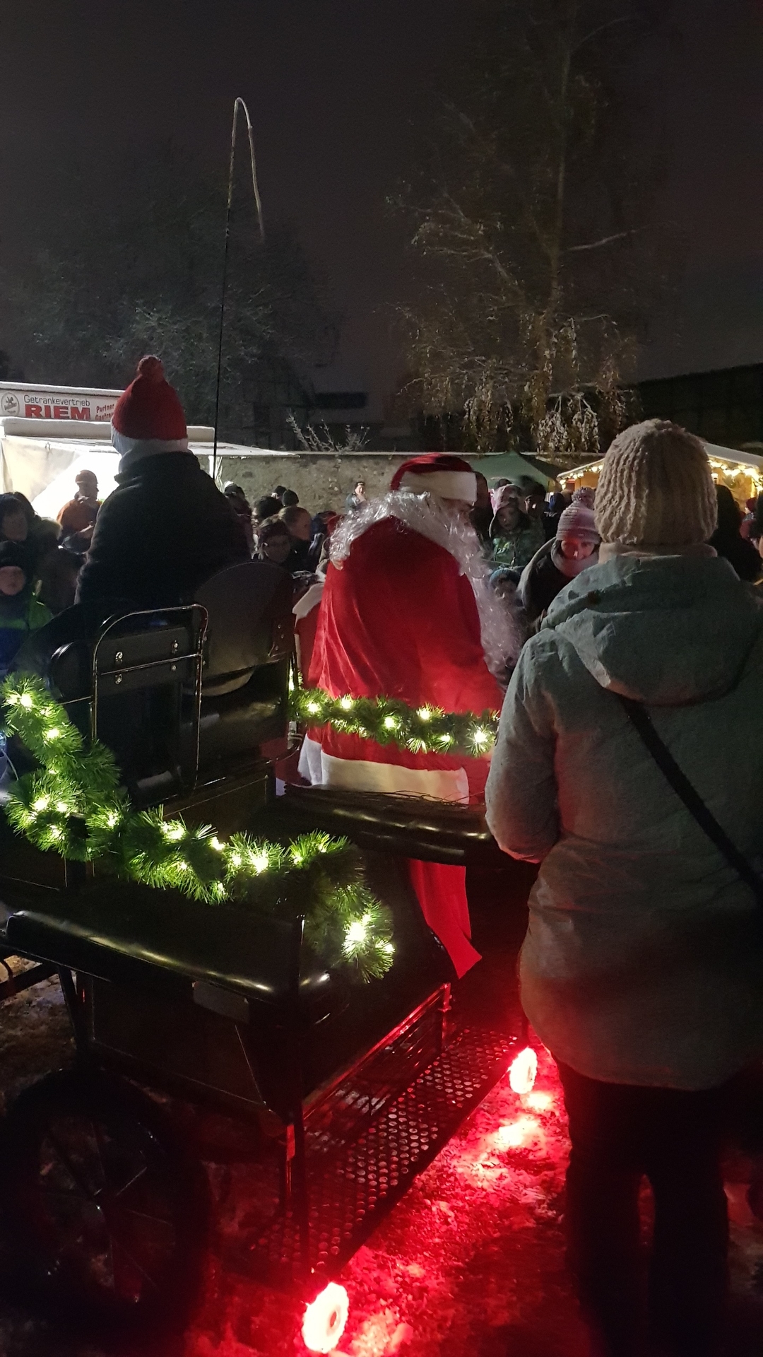 Bild : Der Weihnachtsmann mit Schlitten und Gehilfen (17)