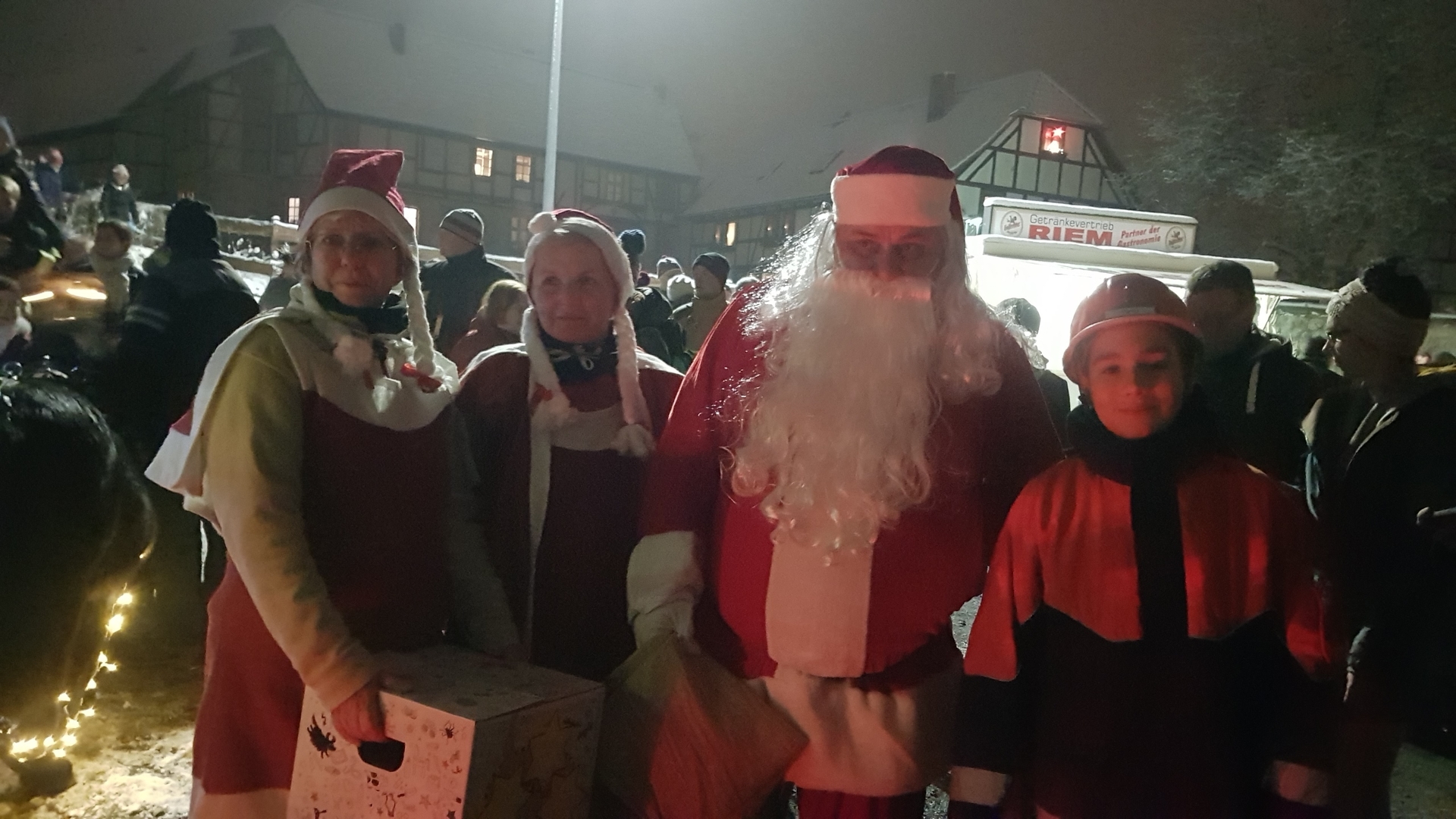 Bild : Der Weihnachtsmann mit Schlitten und Gehilfen (27)
