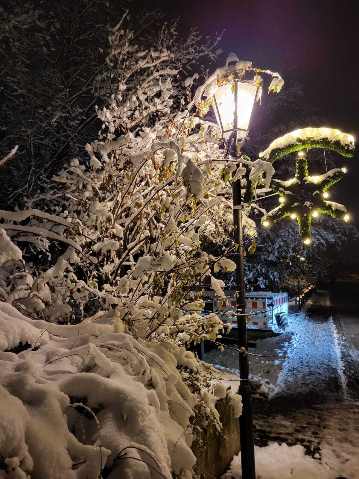 Bild : Impressionen im Zentrum von Rieder um den 5.Weihnachtsmarkt