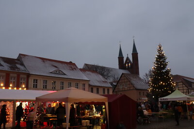 Foto des Albums: Lichterglanz zum Advents-Erlebnismarkt (03.12.2022)
