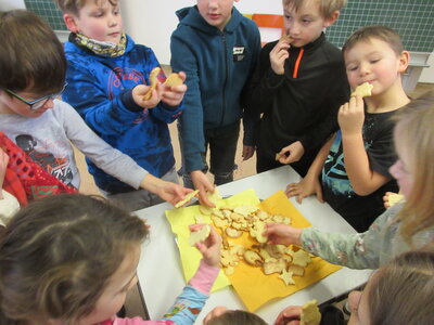 Foto des Albums: In der Weihnachtsbäckerei ... (02. 12. 2022)