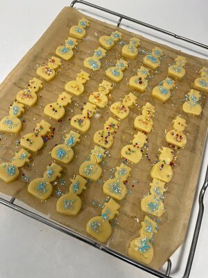 Foto des Albums: Basteltag/Kekse backen 4.Klassen