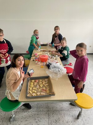 Foto des Albums: Basteltag/Kekse backen 4.Klassen