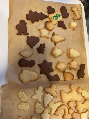 Foto des Albums: Basteltag/Kekse backen 4.Klassen