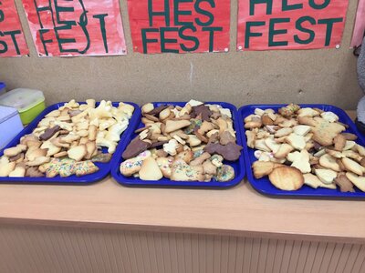 Foto des Albums: Basteltag/Kekse backen 4.Klassen