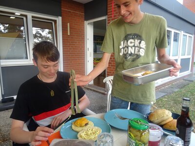 Foto des Albums: Teenie - Kochen: Burger machen