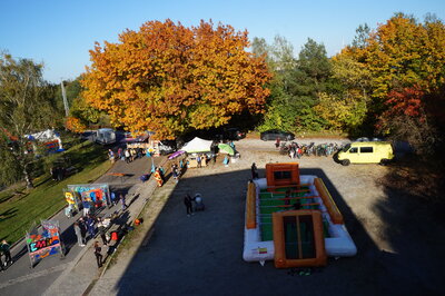 Vorschaubild: 12.Oktober: HerbstBall und Burgertreffen zur Eröffnung des Multifunktions-Spielfeldes