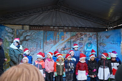 Vorschaubild: Weihnachtsmarkt Kinderkünstler auf der Marktbühne